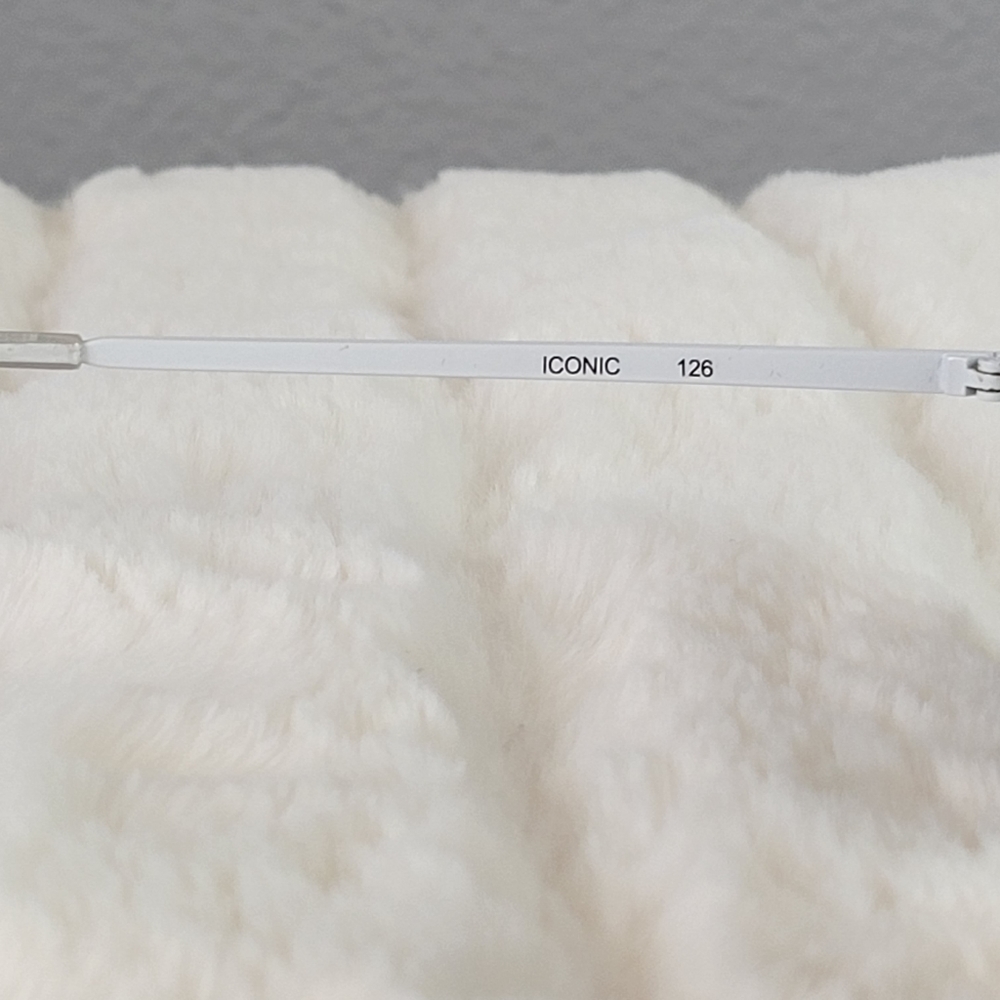 QUAY // ltd ed kylie jenner collab white glam oversized retro-chic aviators - Picture 16 of 16